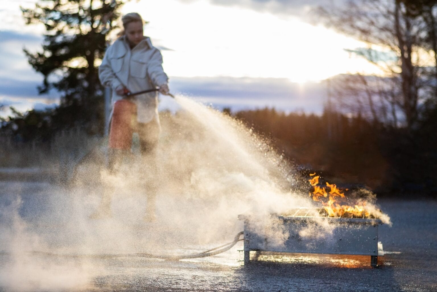 Turvallisuuskoulutustilanne, osallistujat harjoittelemassa